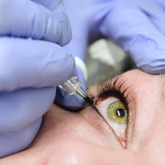 Clase práctica de certificación de delineador de ojos permanente 